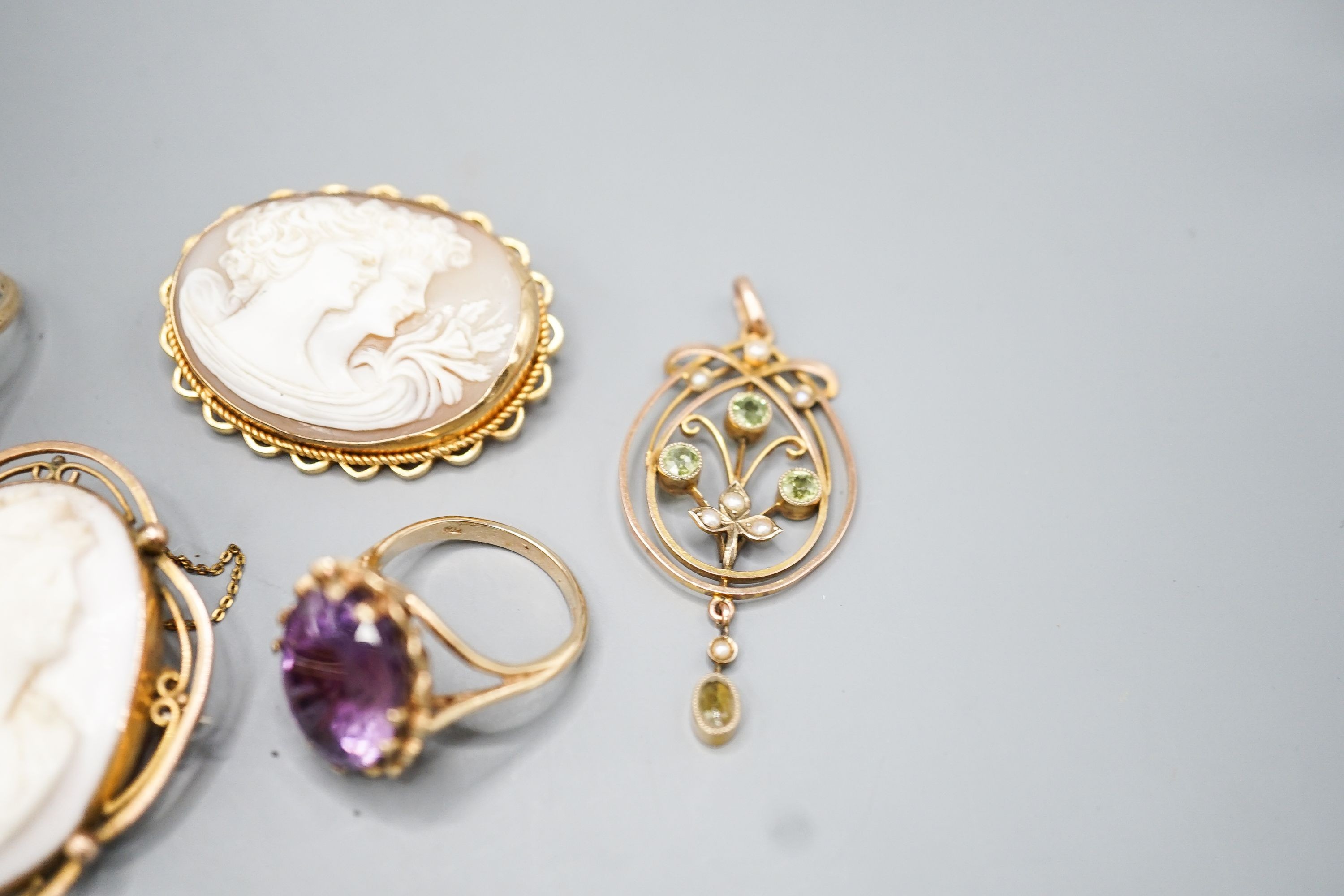 Two modern 9ct gold and gem set rings, a 9ct and gem set pendant, two 9ct mounted cameo shell brooches, gross weight 36.5 grams and a Victorian oval pendant frame, 55mm.
